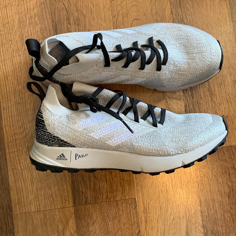 Like New adidas parley Terrex